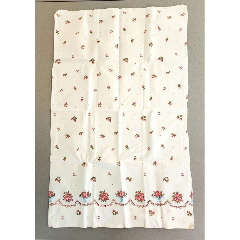 A Pair Of Vintage Cotton Standard Pillowcases Roses Cottagecore Farmhouse #04